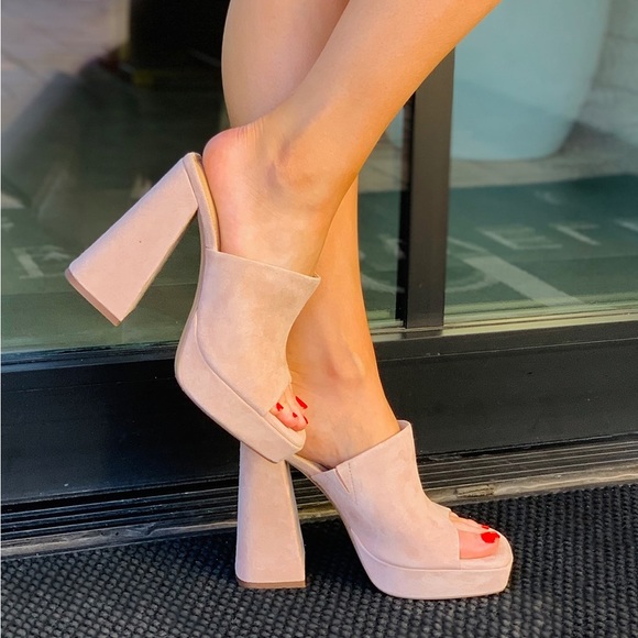 Free People Margo Pearl Sand Suede Mule Size 40 (US 9/9.5) - Picture 4 of 5